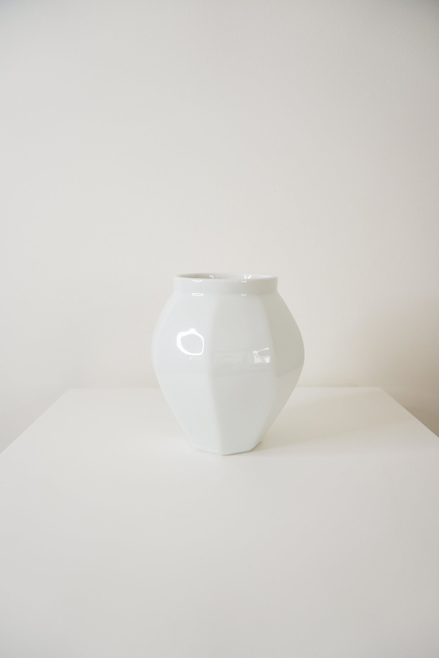 Sum Edge Vase (팔각화병)